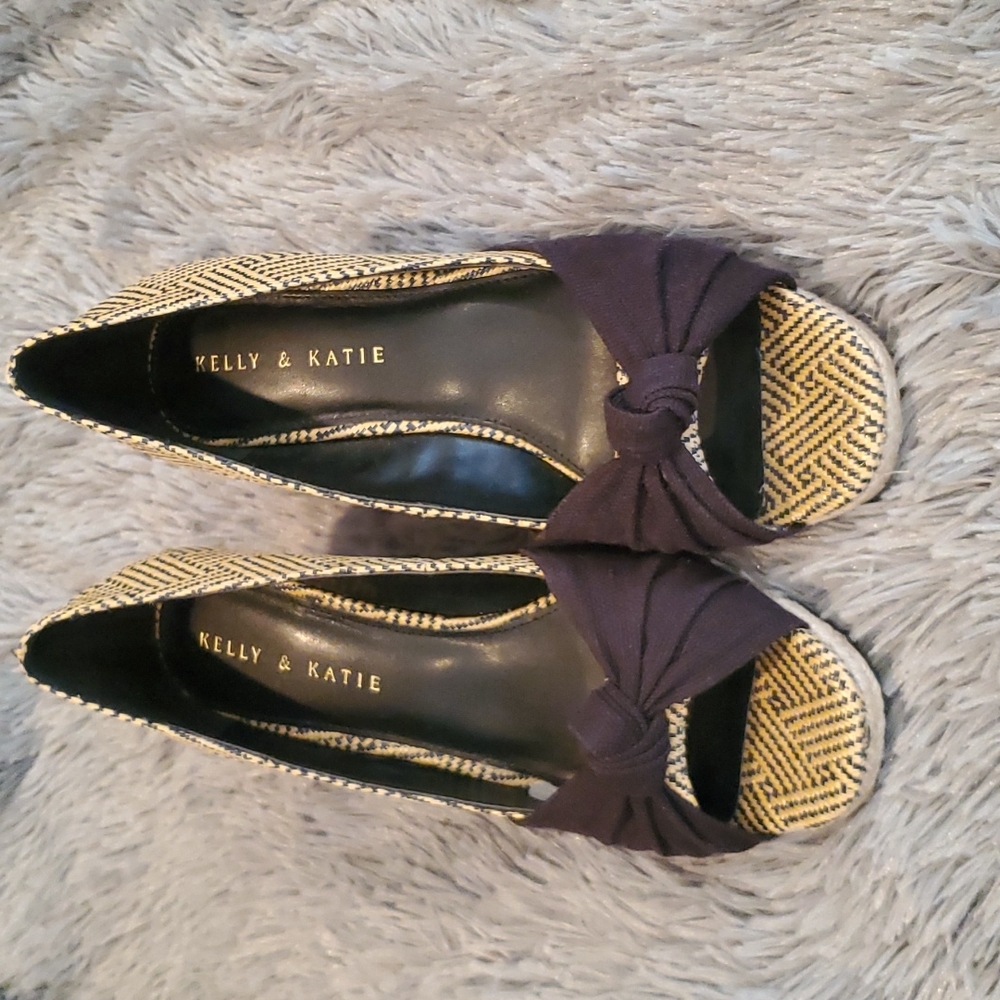 Kelly & Katie Black & Tan Wedge Espadrilles